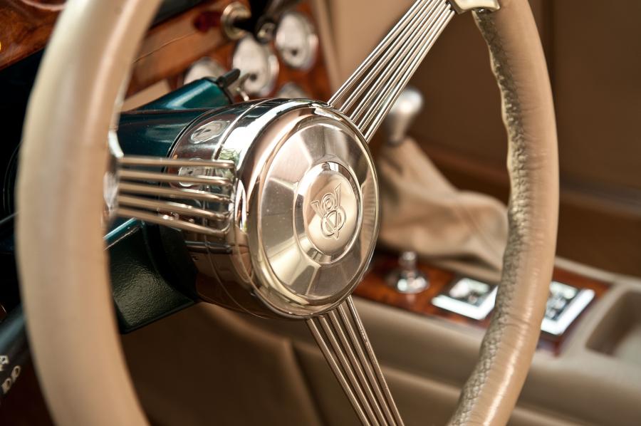  Lincoln Continental Resto-Rod Coupe 1941 года  (фото 9 из 18)